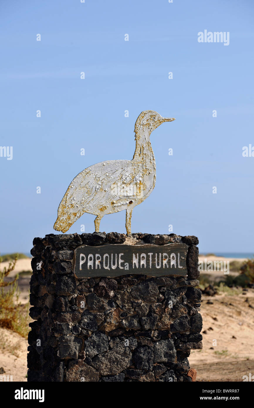 Melden Sie sich vor dem Eingang zum Nationalpark Dünen von Corralejo, Fuerteventura, Kanarische Inseln, Spanien, Europa Stockfoto