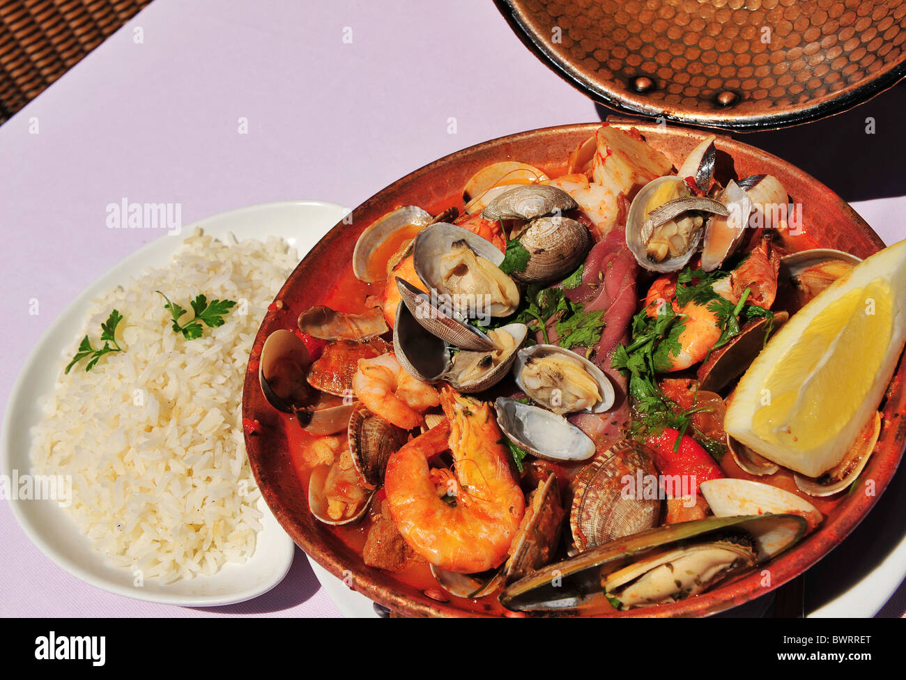 Seafood Cataplana ist das Nationalgericht Portugals Stockfoto