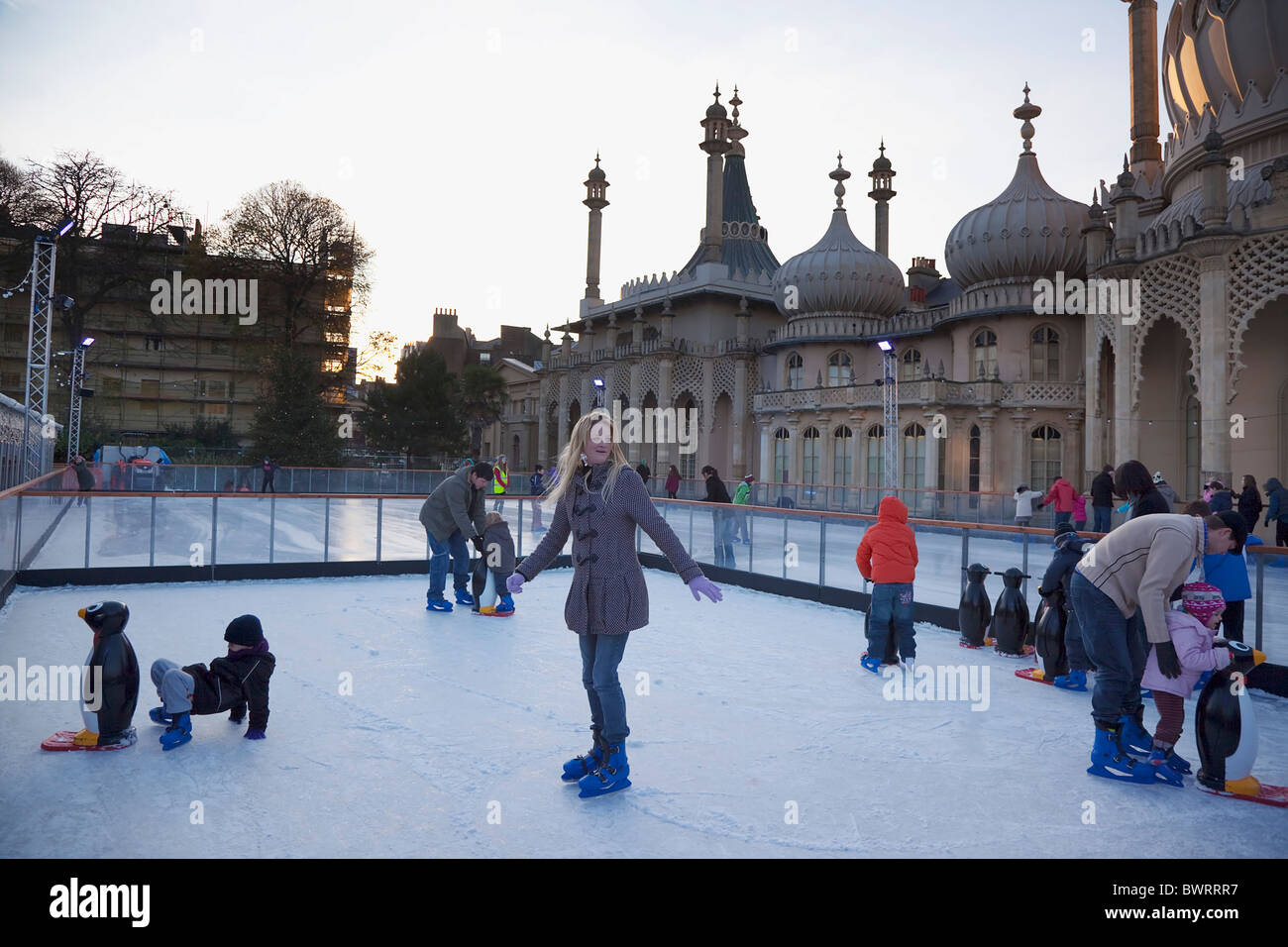 England, East Sussex, Brighton, Royal Pavillon-Eisbahn, Spielbereich für Kinder. Stockfoto