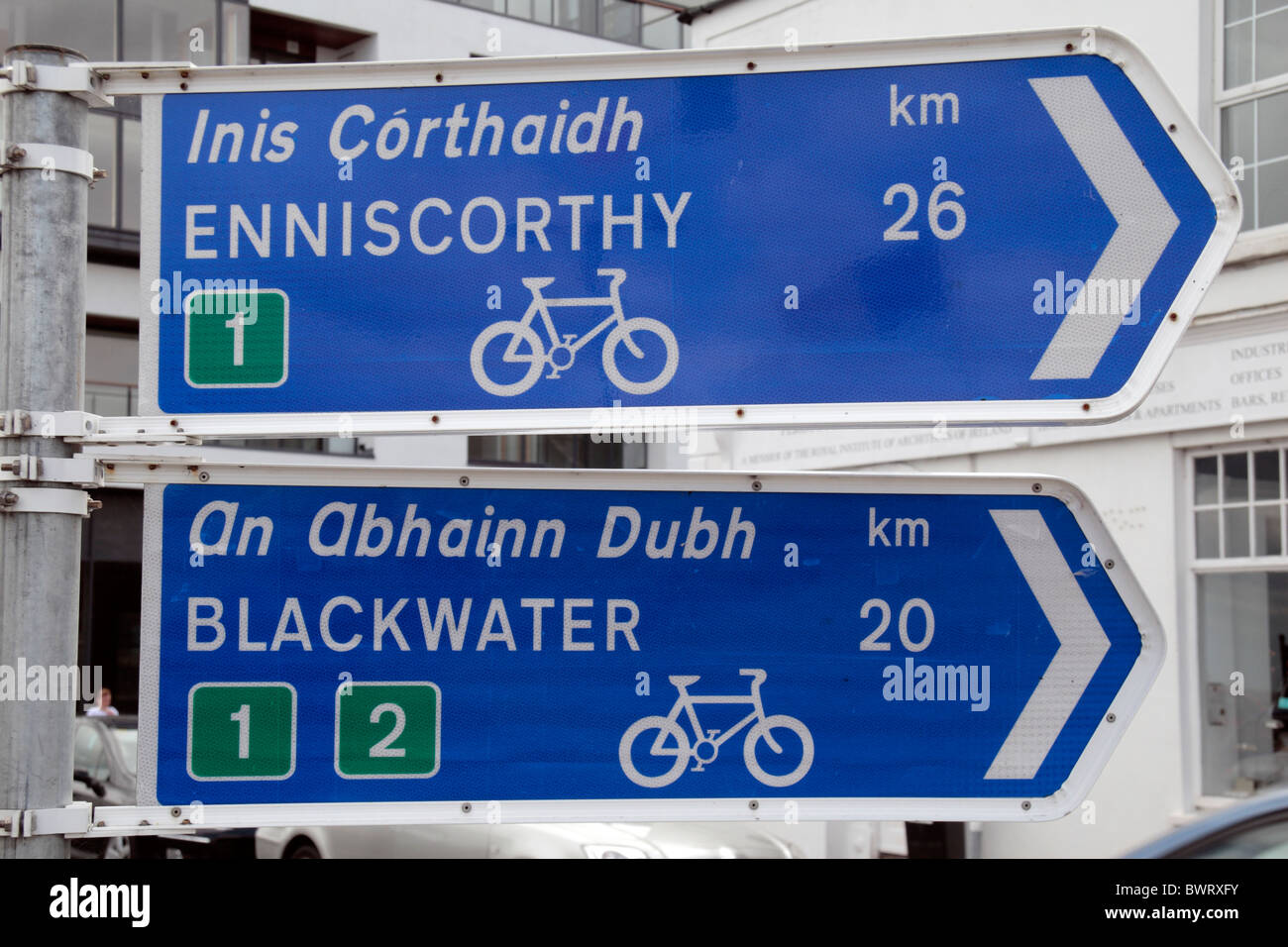 Irischen Verkehrszeichen in Wexford Town, Irland (Eire). Stockfoto