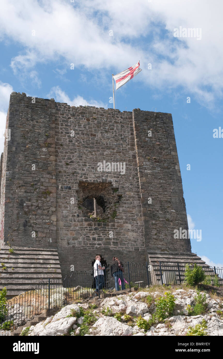 Clitheroe, einer kleinen Stadt in Nordengland mit eine kleine normannische Bergfried in Parkanlagen im Zentrum der Stadt Stockfoto