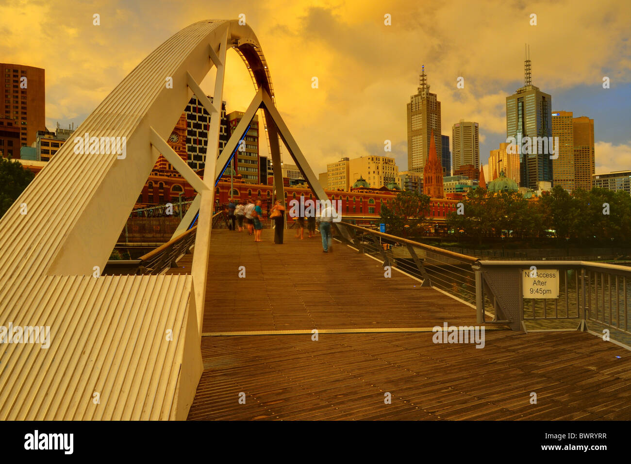 Die Southgate Fußgängerbrücke in Melbourne Australien Stockfoto