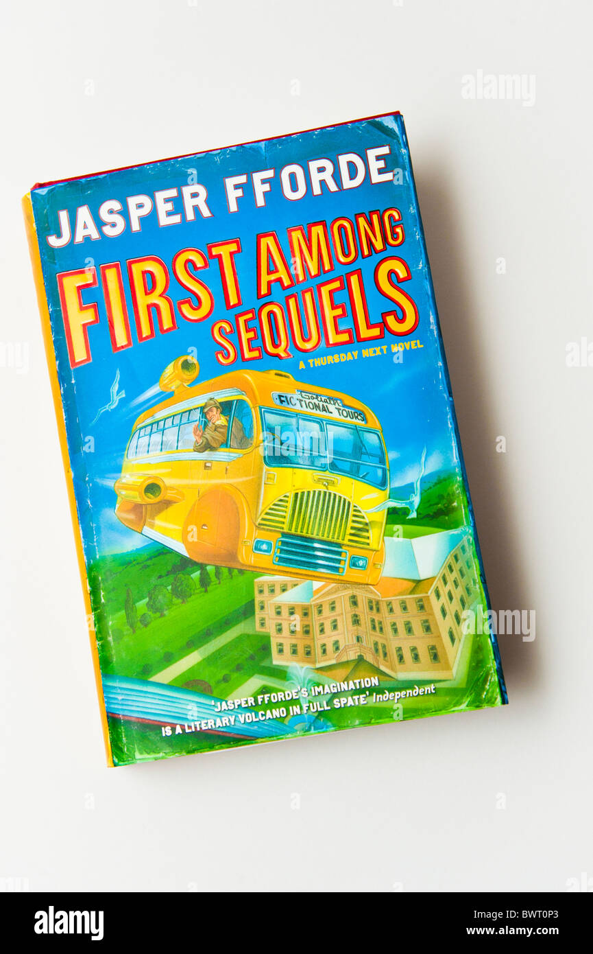 Ein hart zurück Exemplar des Romans "Ersten unter den Fortsetzungen" von Jasper Fforde Stockfoto