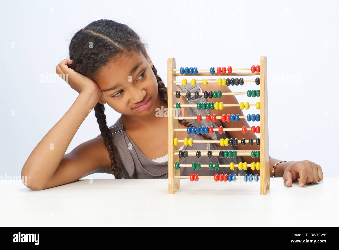Porträt eines Mädchens mit abacus Stockfoto