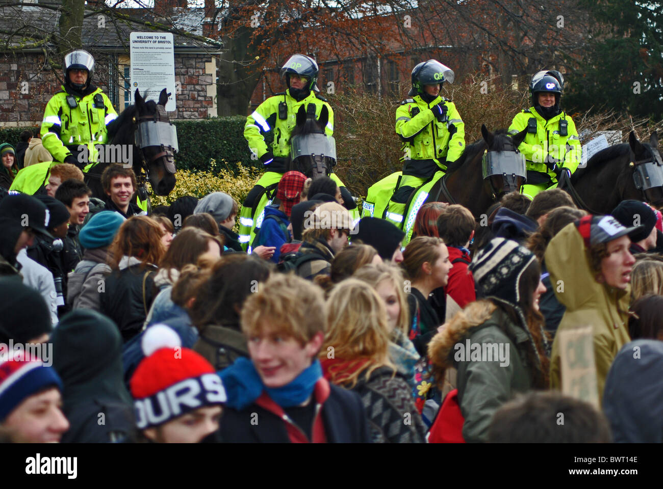Polizei und Studenten protestieren über steigende Studiengebühren, Universität von Bristol Stockfoto