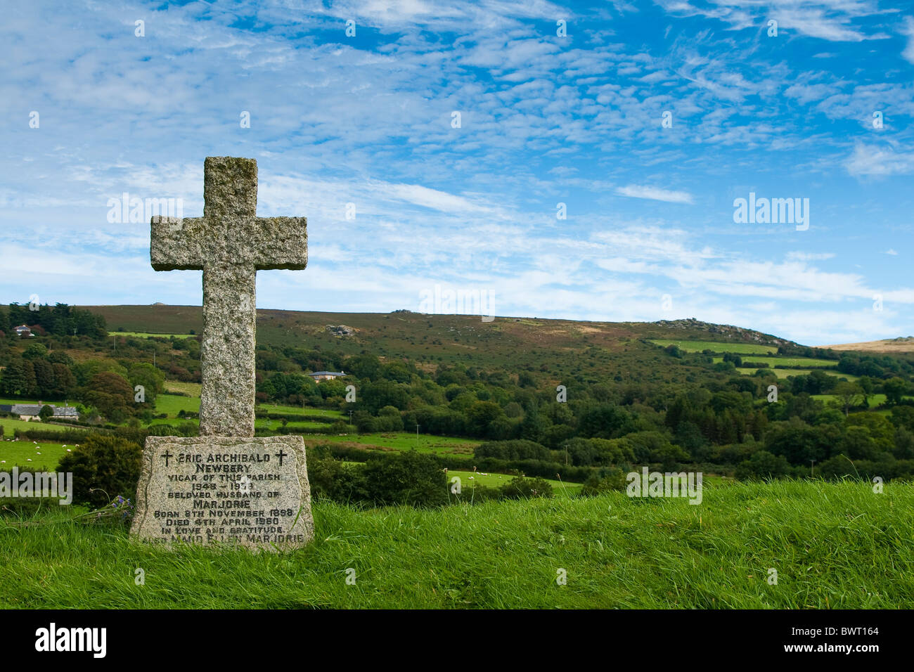 Steinkreuz Grabstein für Erzbischof in ländlichen Devon Stockfoto