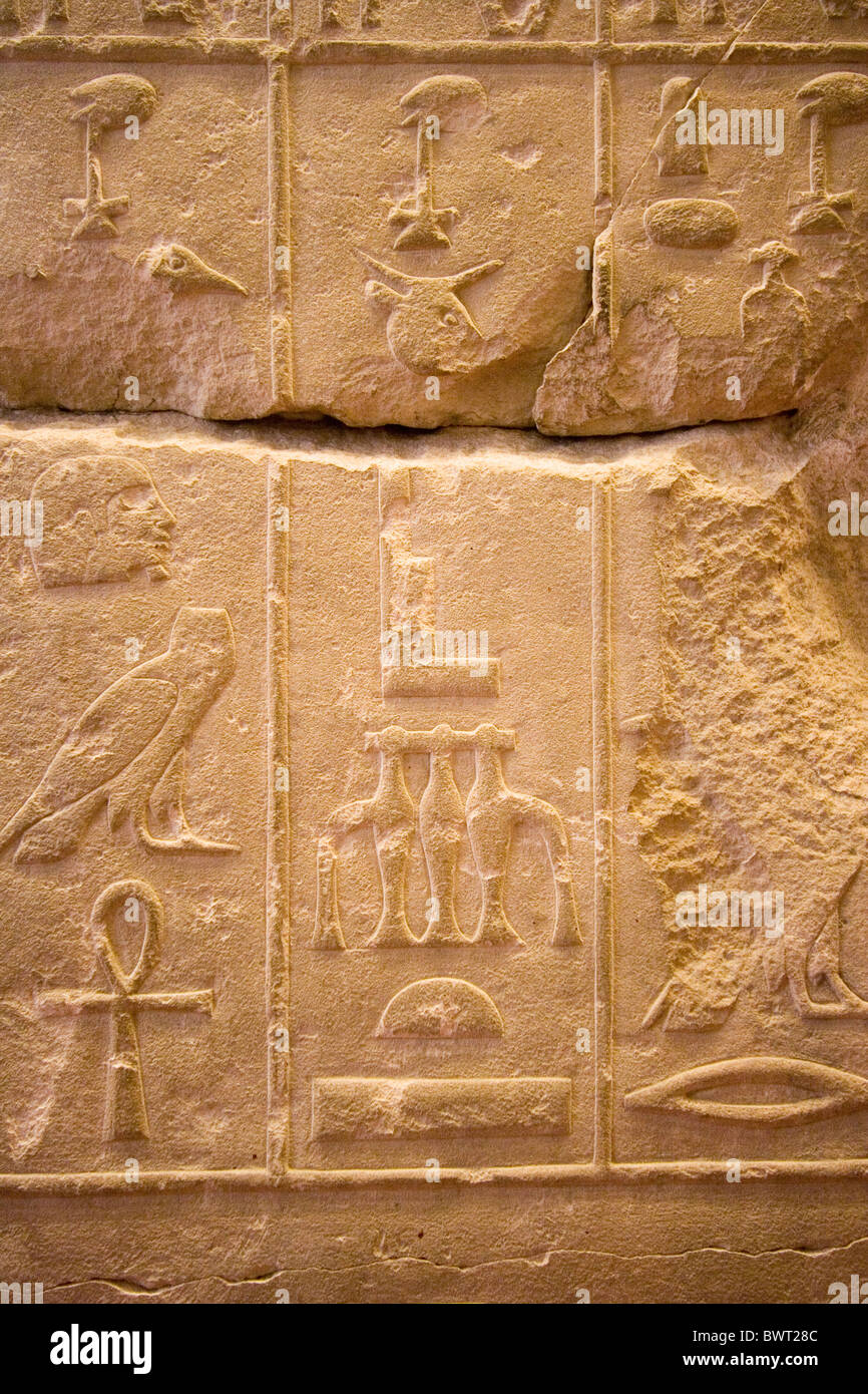 Ägyptische Hieroglyphen im Louvre, Paris, Frankreich Stockfotografie
