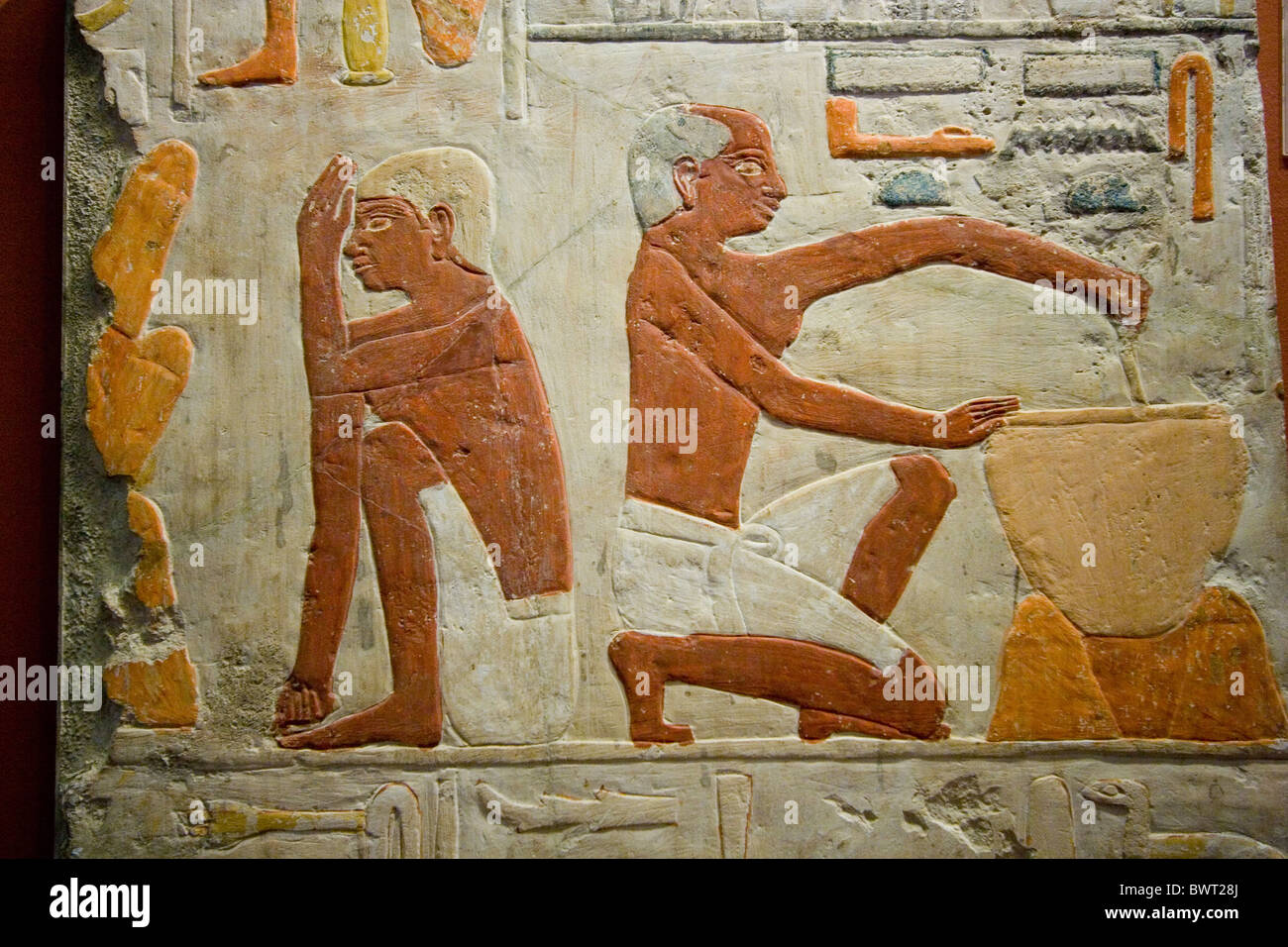 Detail von einem alten ägyptischen Gemälde im Louvre, Paris, Frankreich Stockfoto