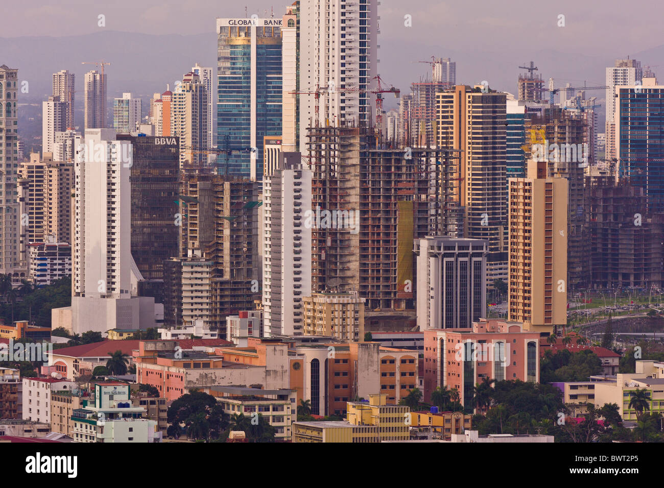 PANAMA CITY, PANAMA - Skyline, die Innenstadt von Panama-Stadt, Marbella und Bella Vista Nachbarschaften. Stockfoto