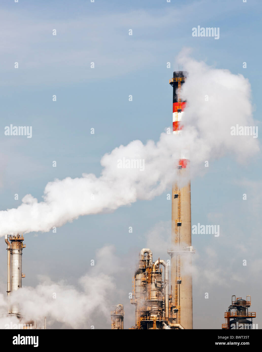 Verschmutzung durch petrochemische Fabrik in der Nähe von Guadarranque, Provinz Cadiz, Spanien. Stockfoto