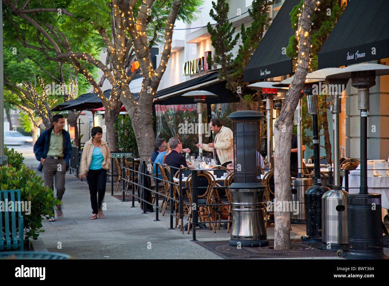 Outdoor-Bistros auf Culver Boulevard, Culver City, Los Angeles, Kalifornien, USA Stockfoto