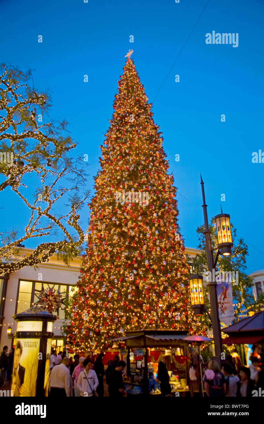 Weihnachtsbaum im Grove, Los Angeles, Kalifornien, USA Stockfotografie
