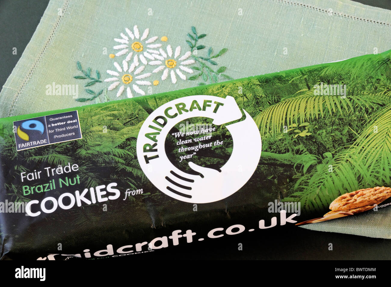 Paket Traidcraft-Fair-Trade-Paranuss-Cookies Stockfoto