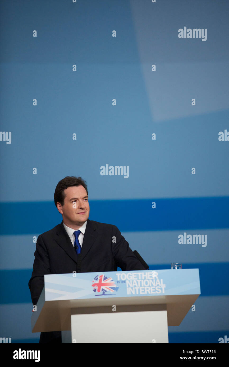 Der Schatzkanzler George Osborne hält eine Rede am zweiten Tag der konservativen Parteikonferenz auf der Stockfoto