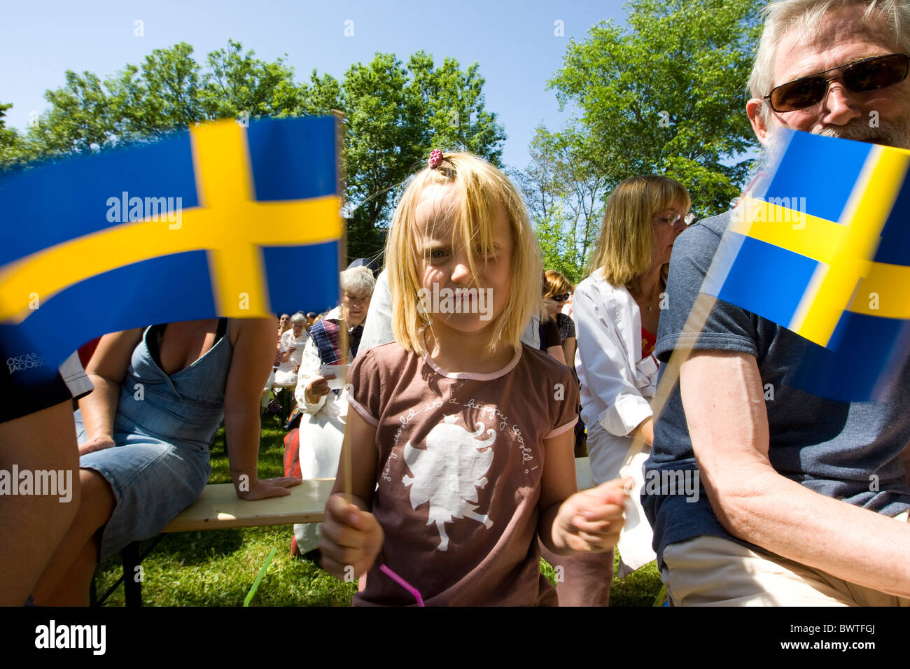 Menschen feiern die schwedischen Nationalfeiertag Stockfoto