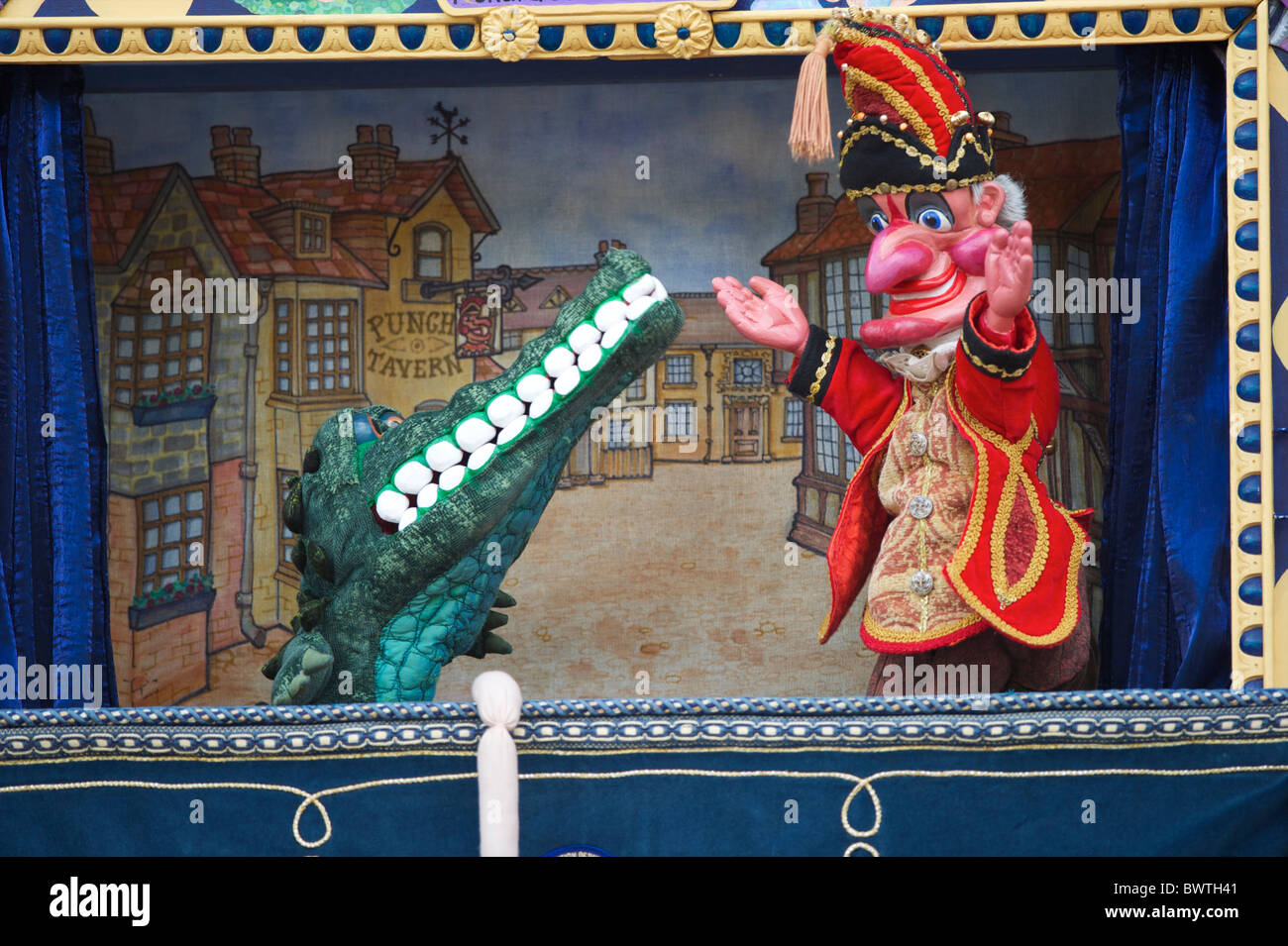 Puppenspieler führen beim 10. jährliche Sommer-Eiscremebecher Festival in Leicester auf 15. August 2010. Stockfoto