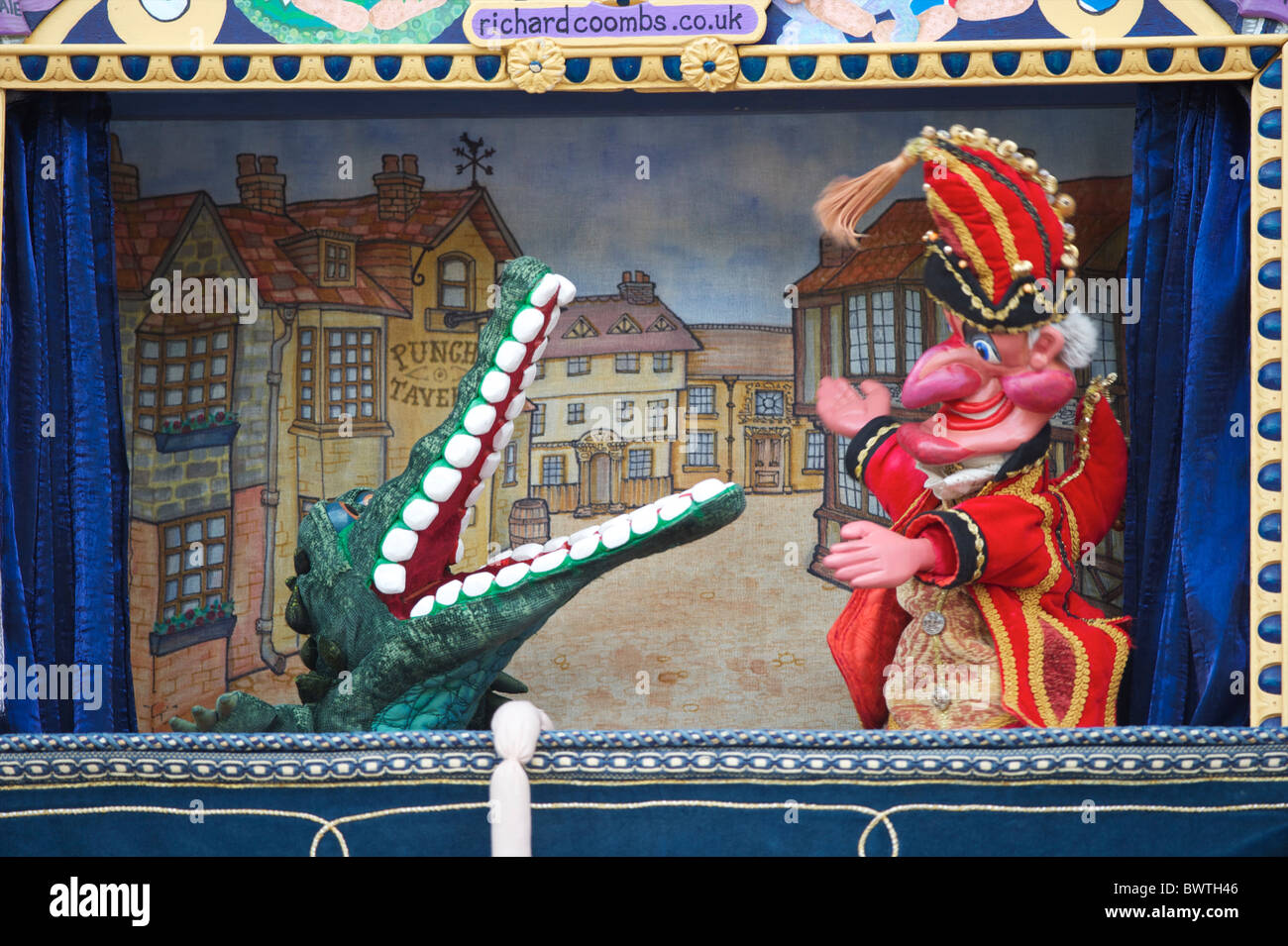 Puppenspieler führen beim 10. jährliche Sommer-Eiscremebecher Festival in Leicester auf 15. August 2010. Stockfoto