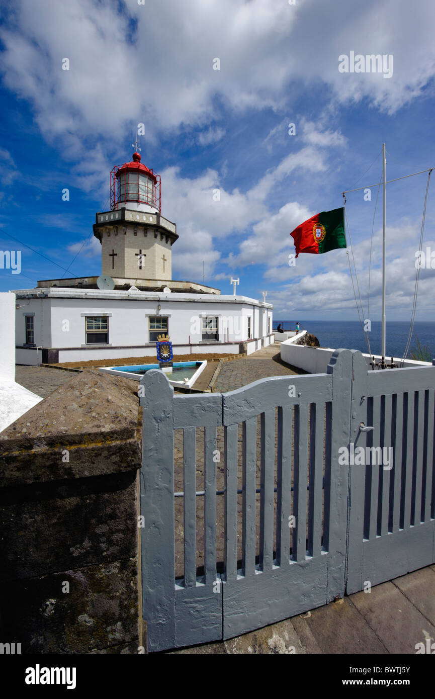 Leuchtturm Farol Arnel Ost-Küste der Insel Sao Miguel Stockfoto