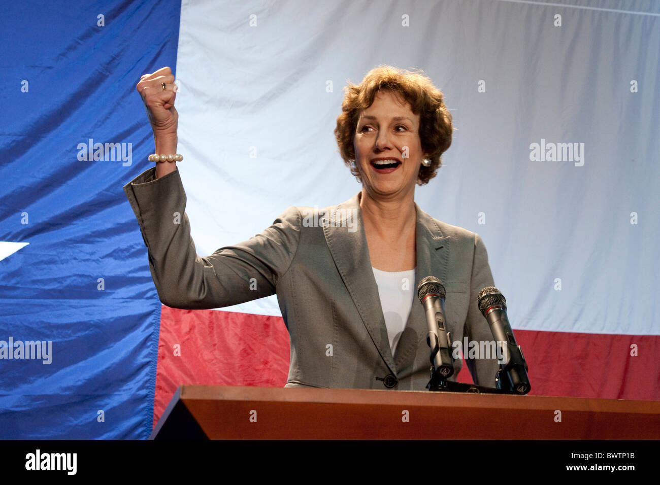 Texas Comptroller Susan Kämme Jubel bei den Vertragsstaat republikanischen Uhr am Wahlabend. Kämme schlagen leicht Herausforderer Stockfoto
