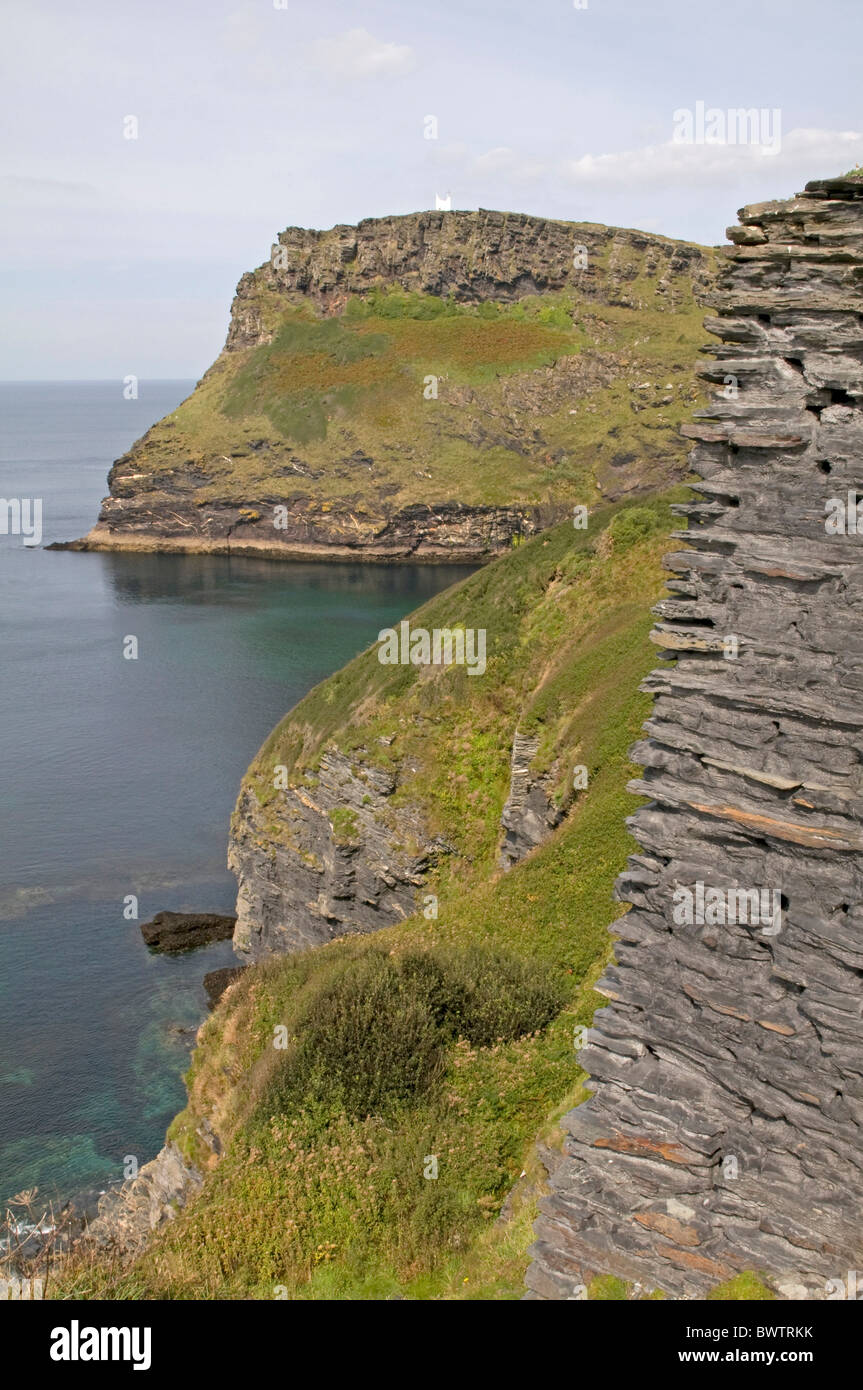 Auf dem South West Coast Path nähert sich die Landzunge in der Nähe von Boscastle bekannt als Willapark und die Küstenwache Suche station Stockfoto