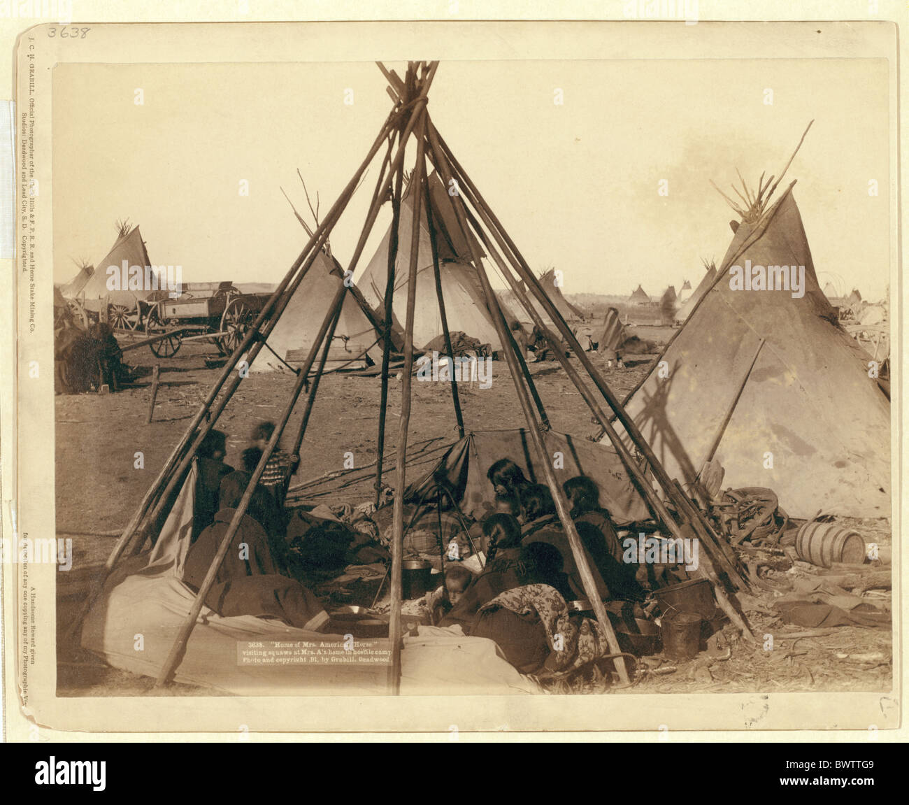 USA Vereinigte Staaten Nordamerika Indianer indian camp Tipi Krieg Foto John Grabill ca. 1890 Frauen woma Stockfoto