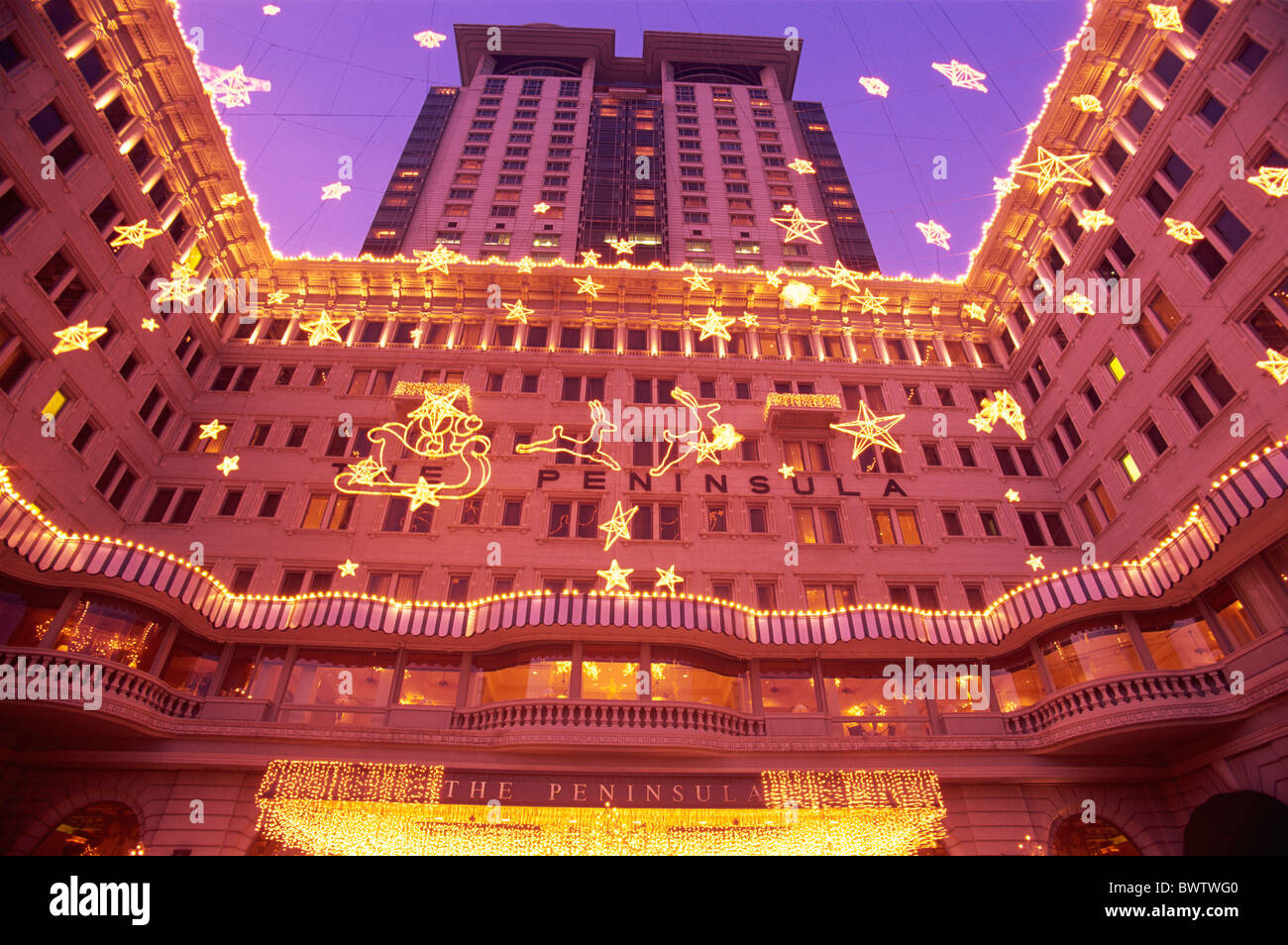 China Asien Hongkong Asien Kowloon Tsim Sha Tsui Halbinsel Hotel Peninsular Hotel Hotels Illuminationen nahezu Stockfoto