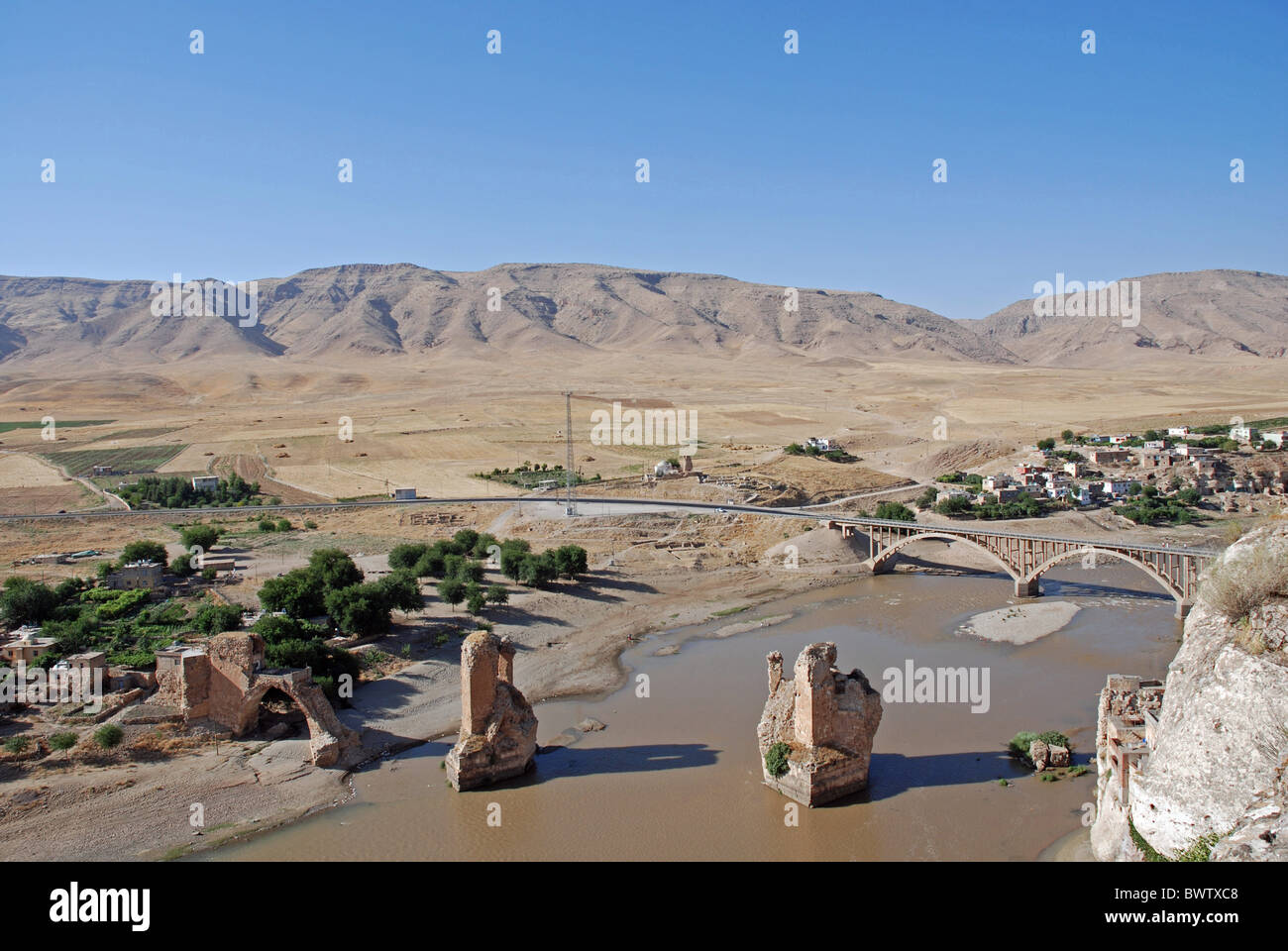 Türkei-Hasankeyf Stadt Tigris Fluß historische historische Provinz Batman Ruinen überbrücken Rock Felsen L Stockfoto