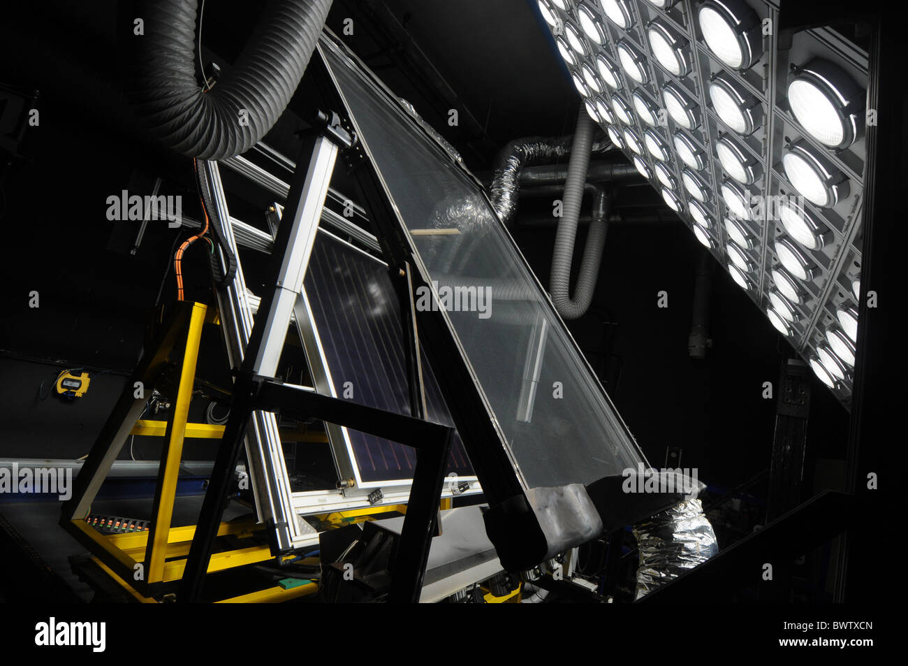 Solar-Panel Licht Testraum Forschung an das nationale Zentrum für erneuerbare Energie in Navarra, Spanien Stockfoto