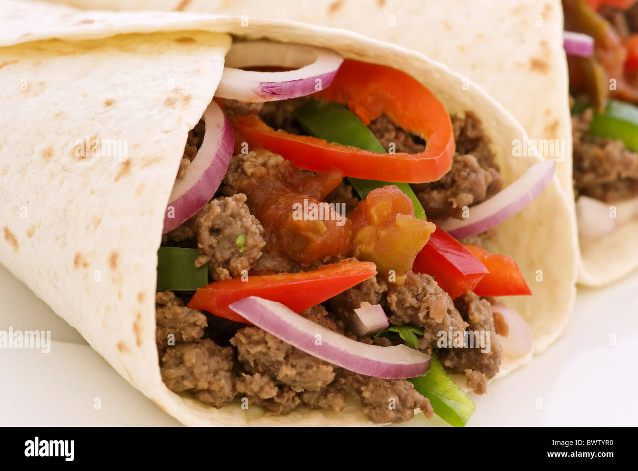 Tacos mit Hash und Gemüse als Closeup auf mit Hintergrund Stockfoto