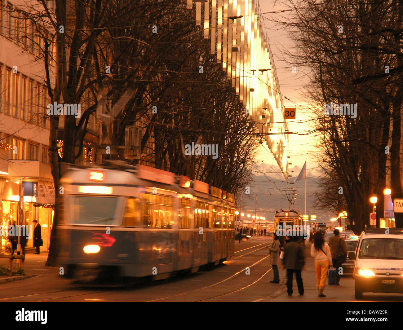 Schweiz Europa Zürich Stadt Zürich Bahnhofstrasse Christmas shopping Avenue Geschäften der Stadt speichert Menschen ped Stockfoto