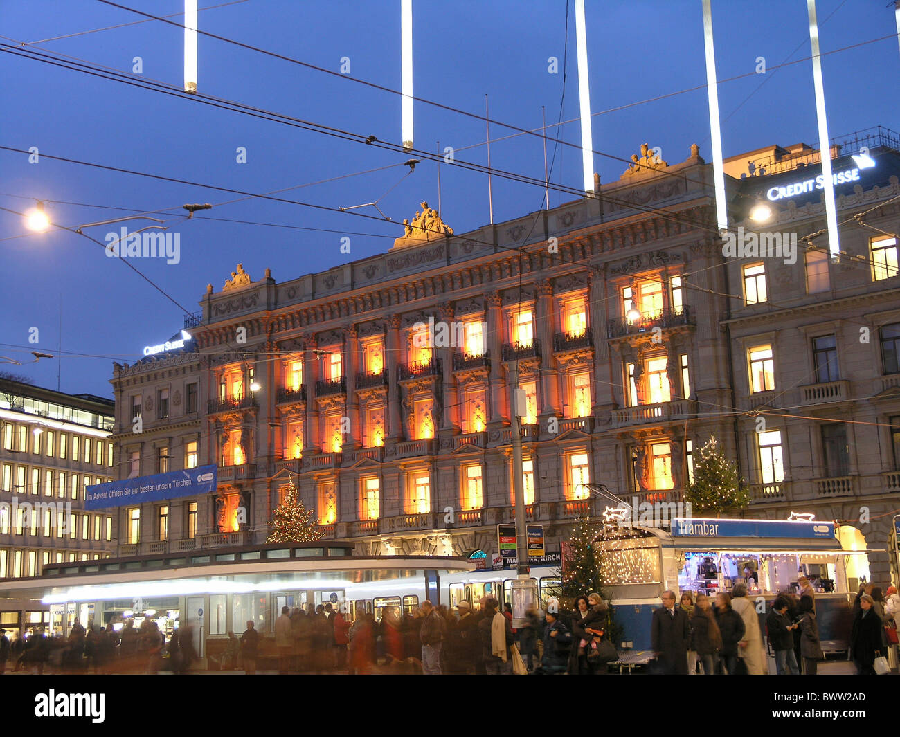 Paradeplatz zurich switzerland tram Fotos und Bildmaterial in hoher