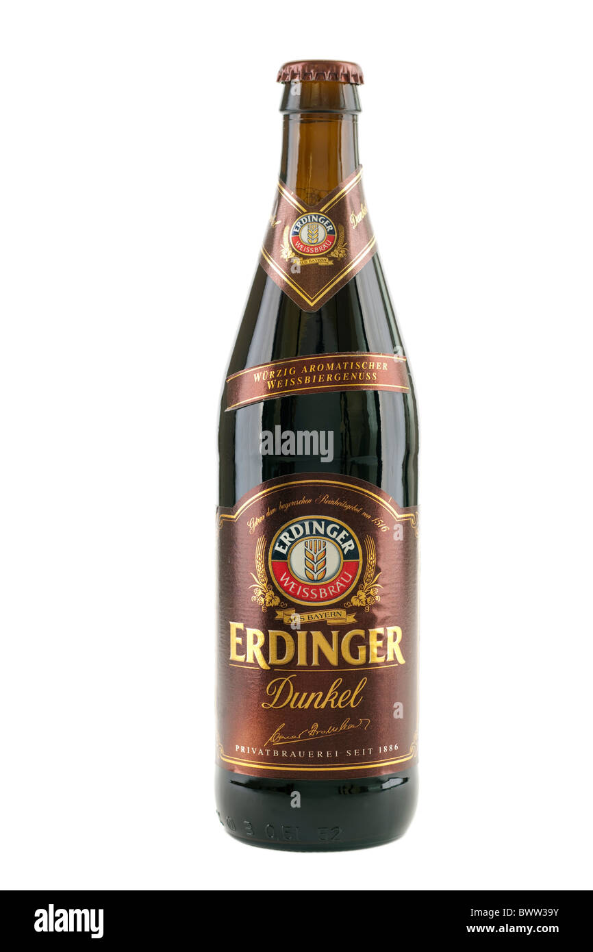 500 ml Flasche Erdinger dunkles Weißbier Stockfoto