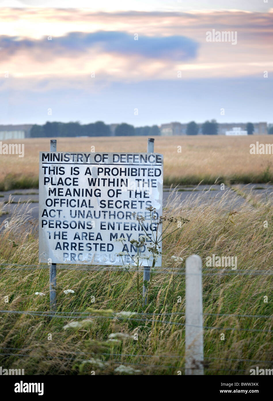 Ministerium der Verteidigung feststellen, an der Grenze des The Royal Logistics Corps Barracks und South Cerney Flugplatz in der Nähe von Cirencester, Glo Stockfoto