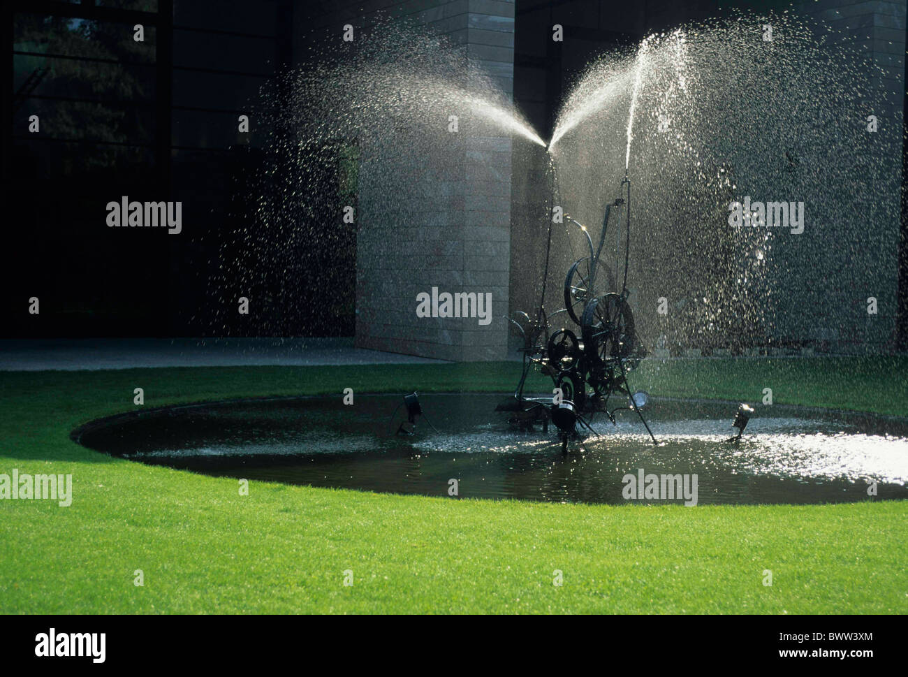 Schweiz Europa Basel Stadt Museum Jean Tinguely Kanton Basel-Stadt Brunnen Skulptur Kunst Kultur bewegen Stockfoto