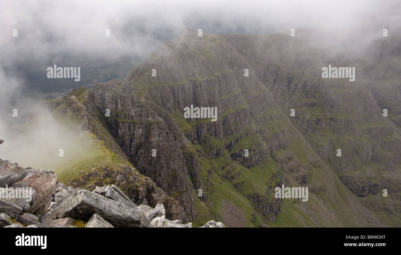 Berg nebligen Wetter Gipfelns Torridon Hills Stockfoto