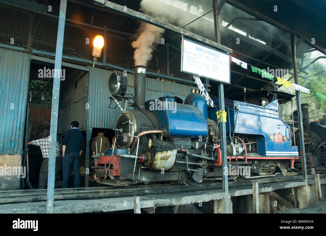 Alte Dampflokomotiven mit einem britischen Ursprungs funktionieren nach wie vor auf die auf der Grundlage von Darjeeling Himalayan railway Stockfoto