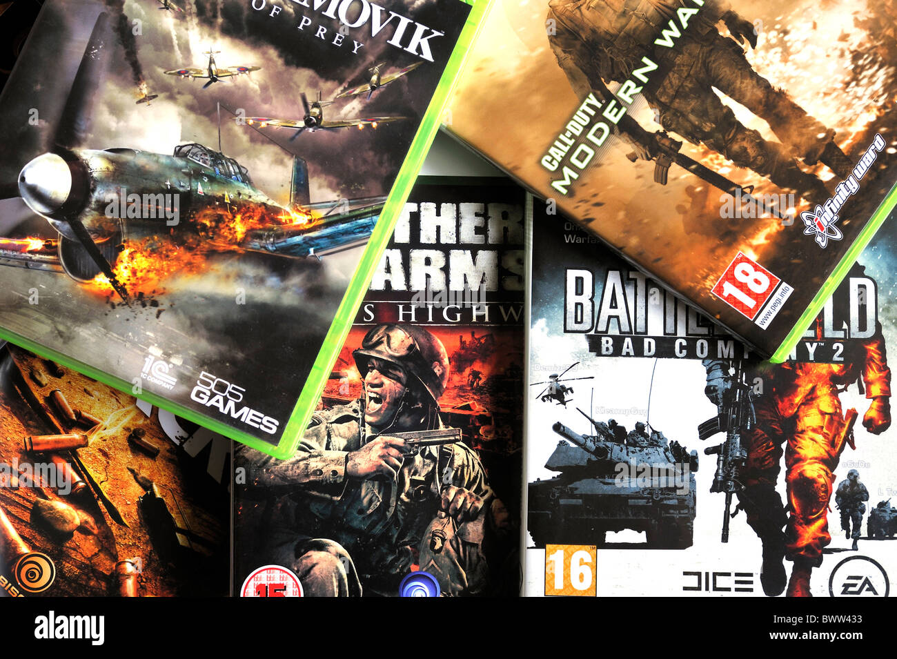 Sammlung von aggressiven Videospielen über Kriegsführung Stockfoto