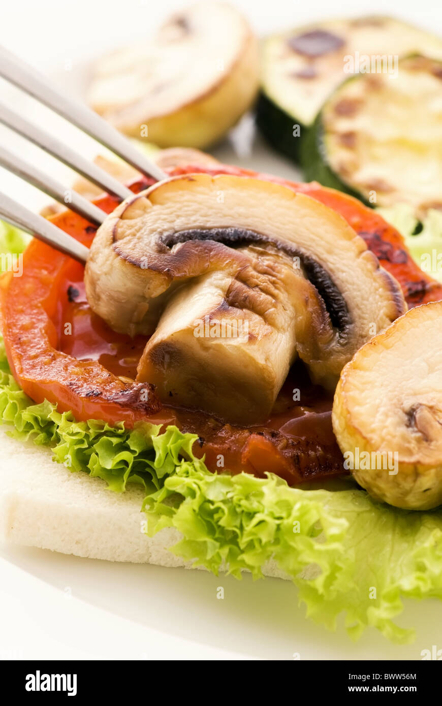 Italienisch-Sandwich mit Gemüse als Closeup auf einem weißen Teller Stockfoto