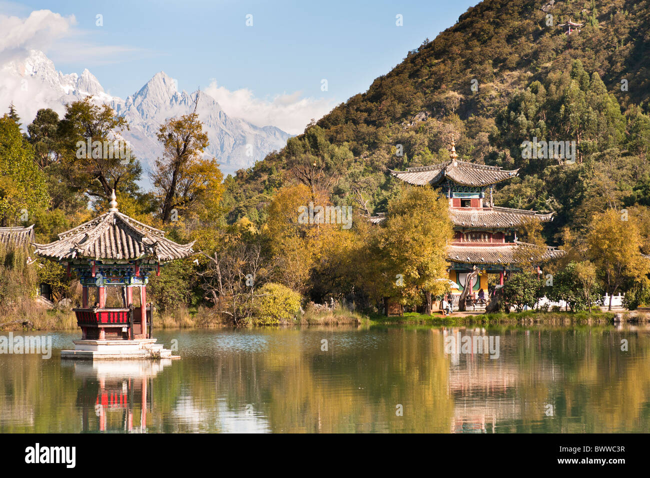 Black Dragon Pool und Jade Dragon Snow Mountain, Lijiang, Yunnan Provinz, China Stockfoto