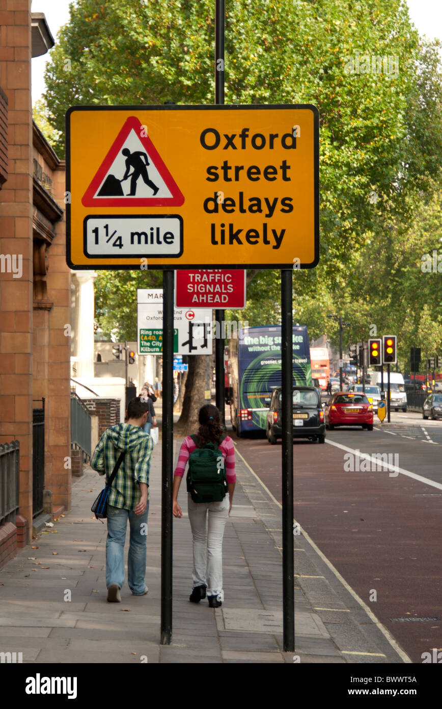 Oxford street Straße arbeitet Verzögerung Warnung Stockfoto