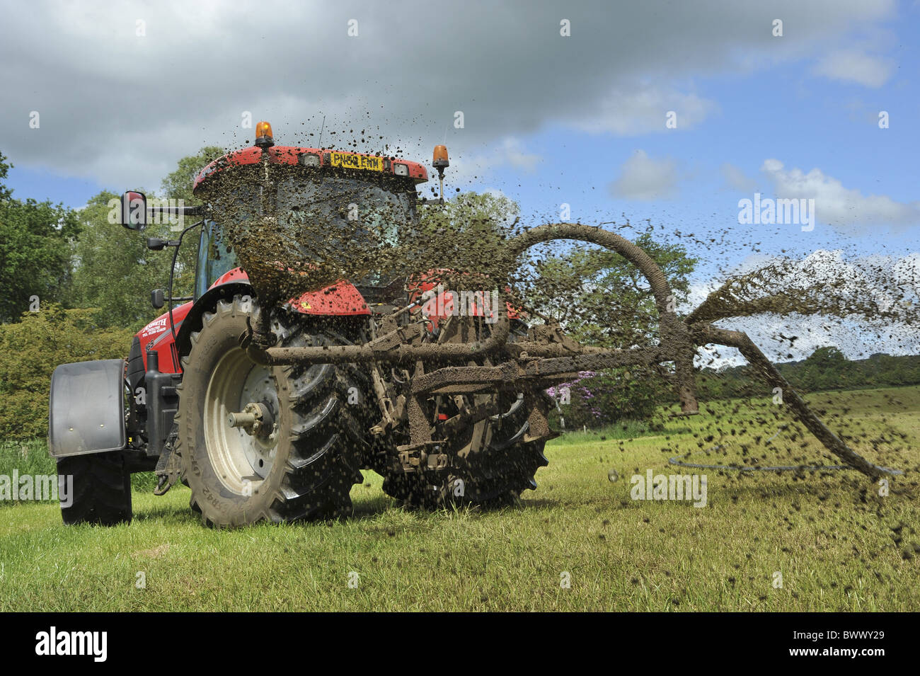 Nabelschnur Glle Glle Dnger Milchviehbetrieb betrieben Landwirtschaft Glle  Dnger Dngemittel Dnger Dngemittel Dreck verbreiten Stockfotografie -  Alamy
