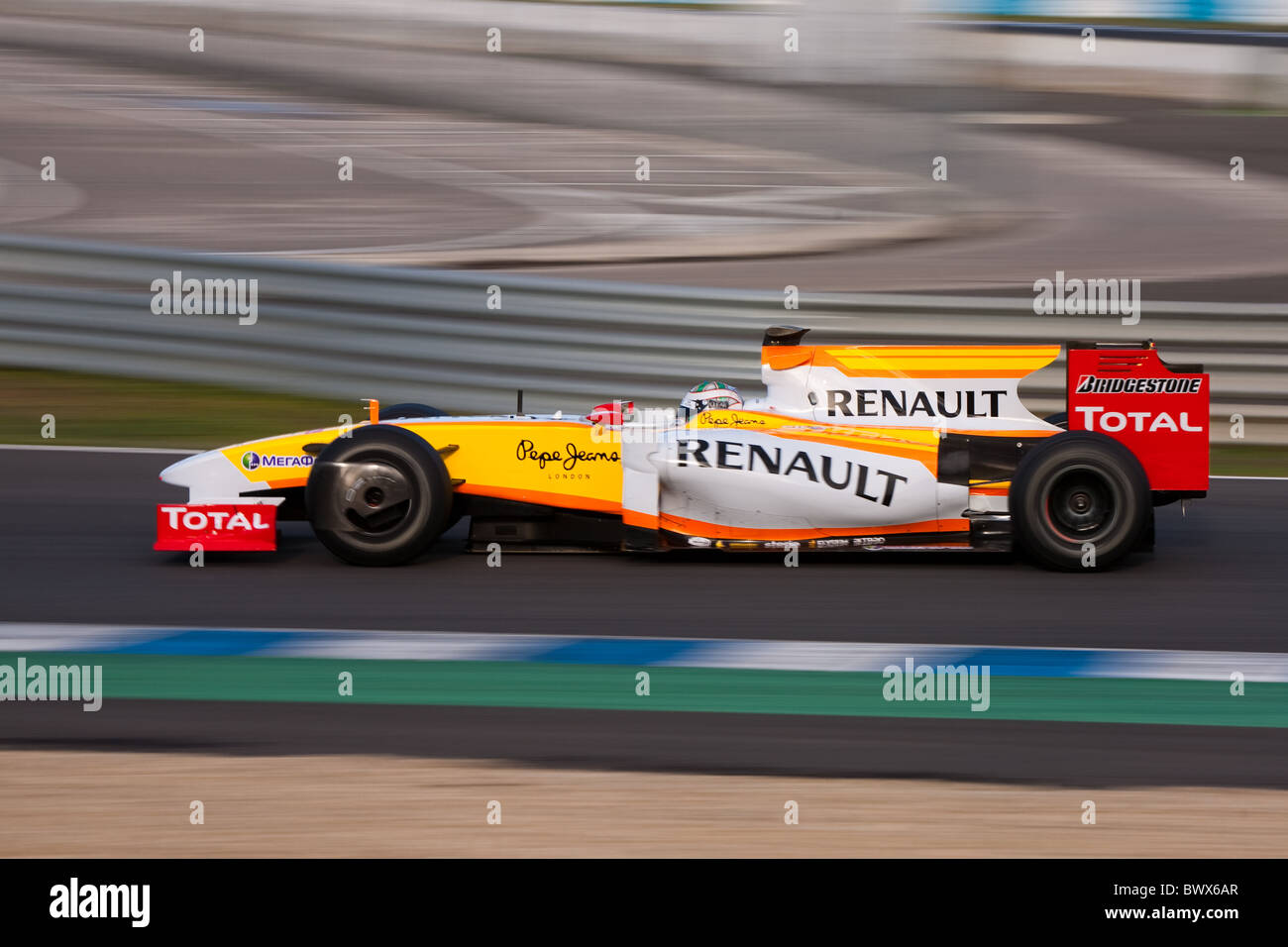 2009 Februar-Formel-1-Jerez-Formel-1 Rennsport Schaltung Lebenszeiten schwenken RENAULT F1 Test Auto Automobil verwischen motorsport Stockfoto