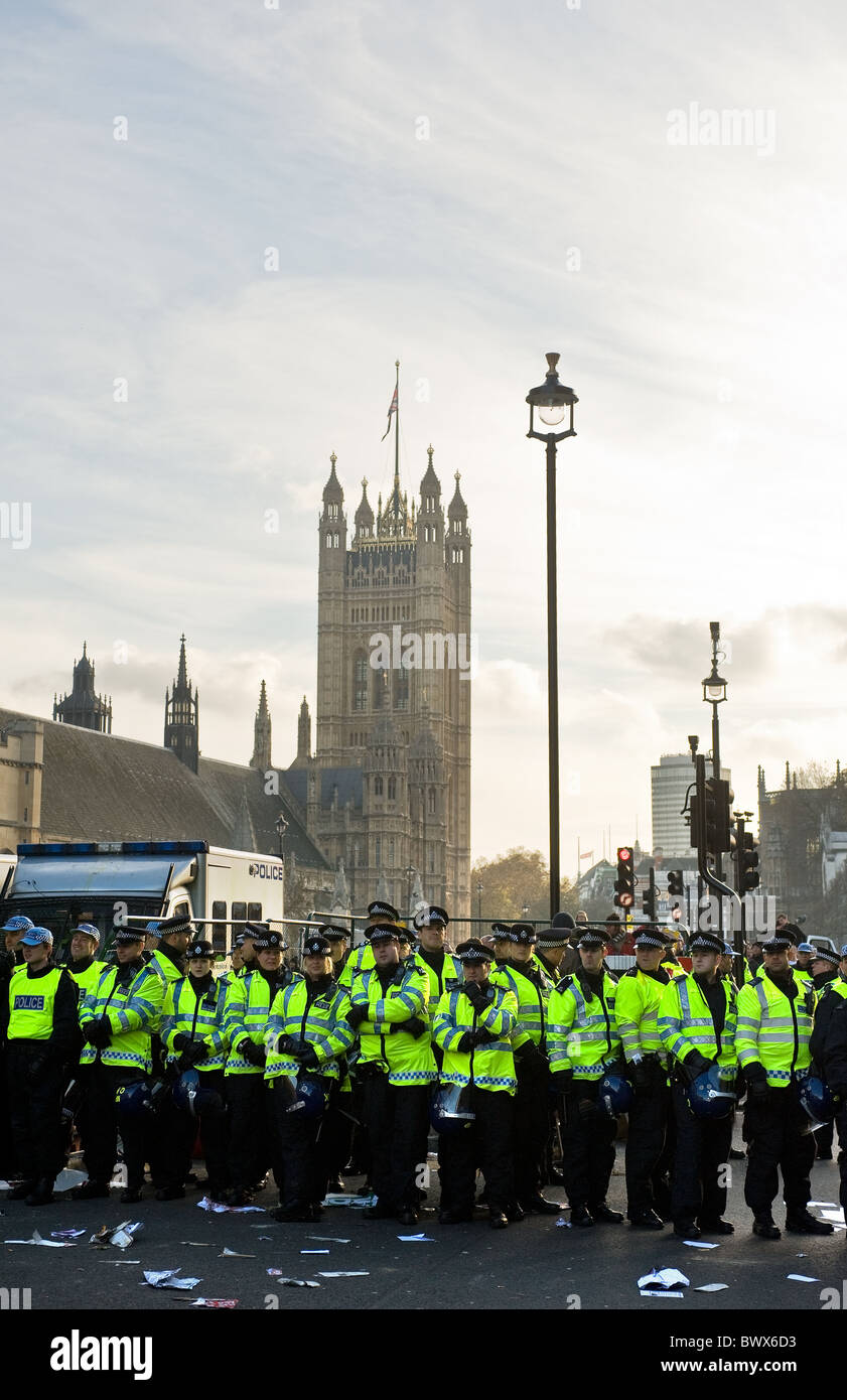 Offiziere kordonlinie kettling Fotos und Bildmaterial in hoher