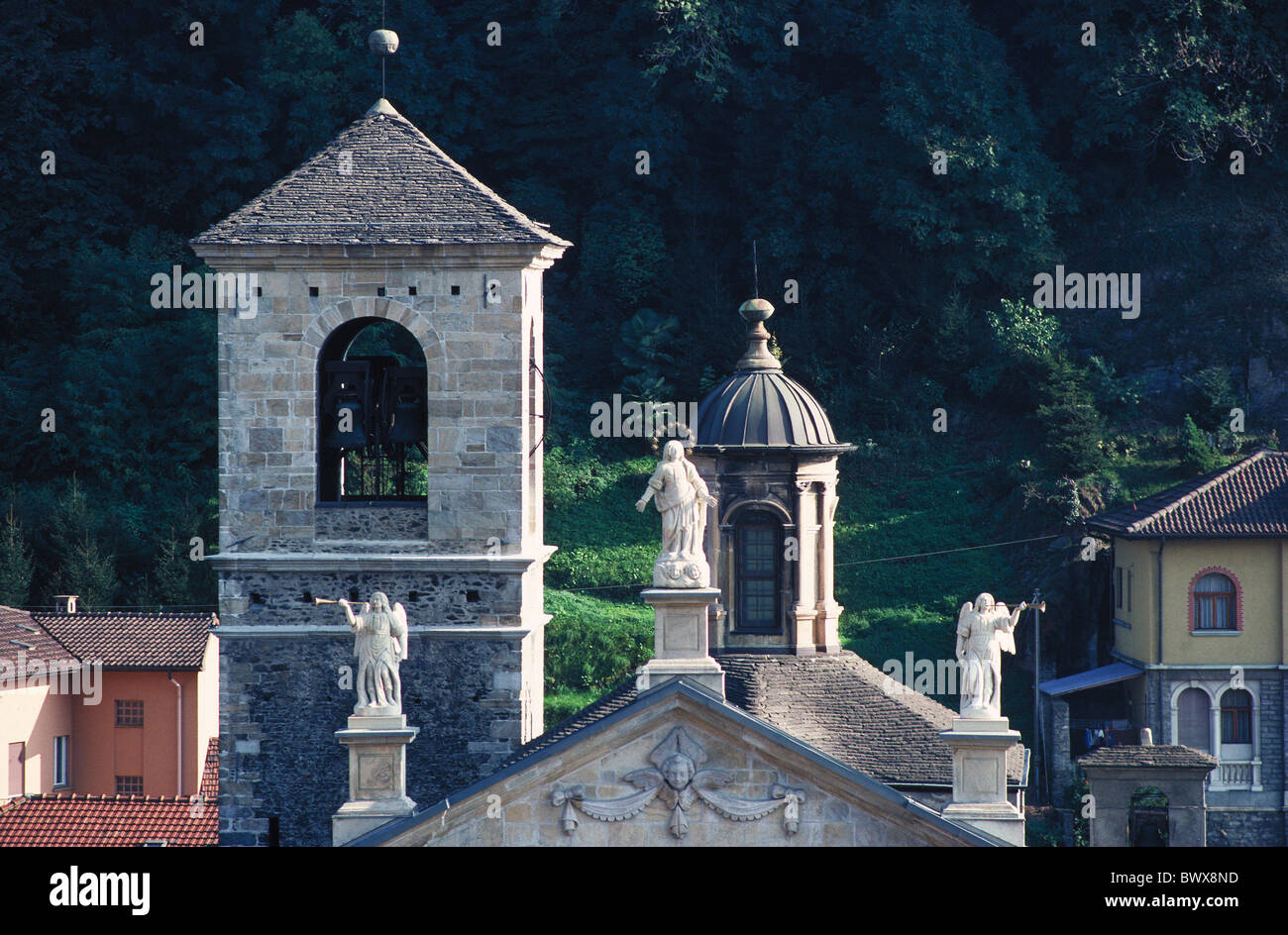 Bellinzona Detail Kirche Schweiz Europa Skulpturen SS Pietro e Stefano Tessin Stockfoto