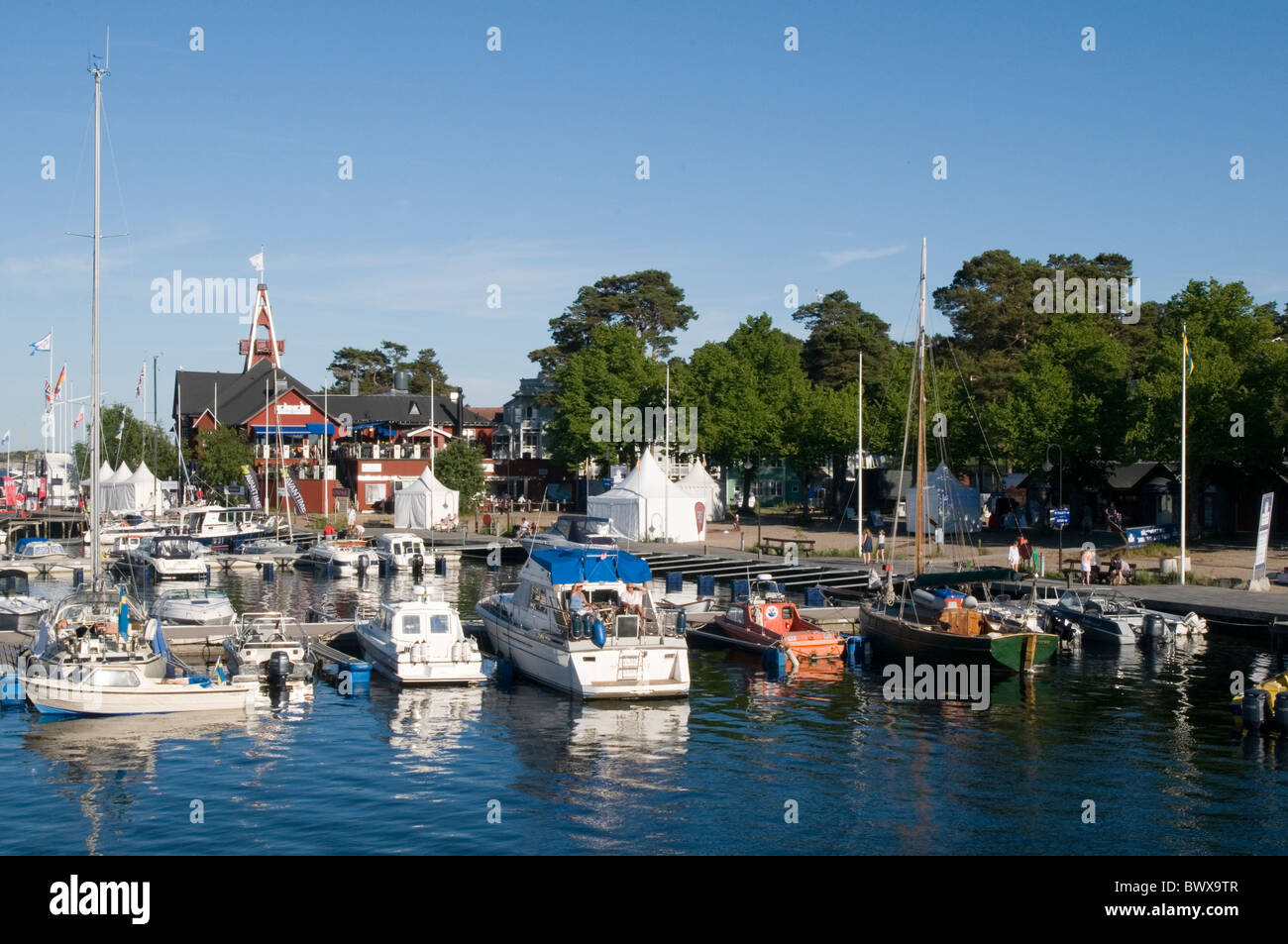 Sandham schwedischen Schären Inselgruppen Schweden Stockholm Insel Inseln Marina Marinas Skandinavien skandinavischen Yacts yacht Boa Stockfoto