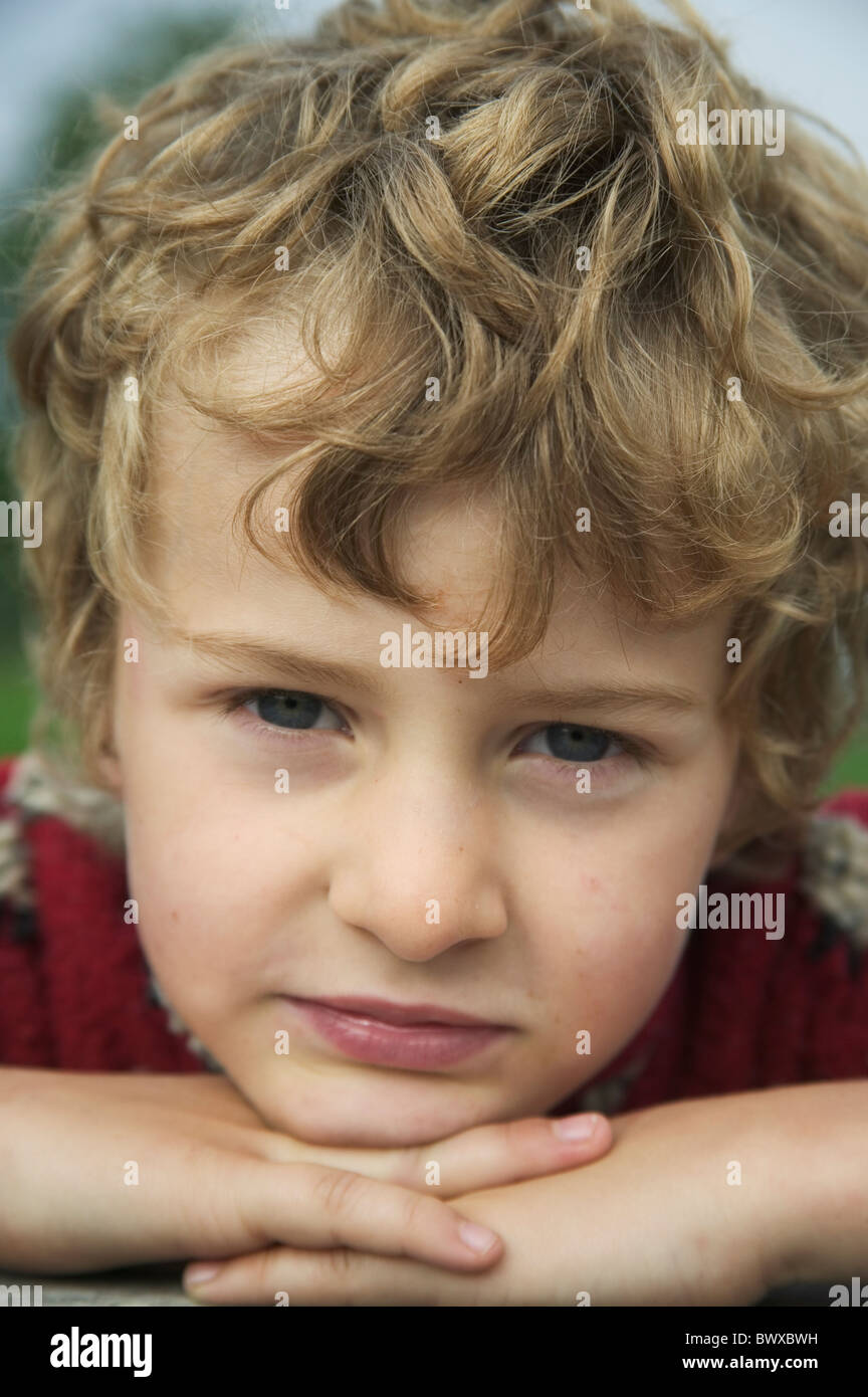 Jungen bis 6 Jahre auf Campingurlaub in Pennsylvannia Stockfoto
