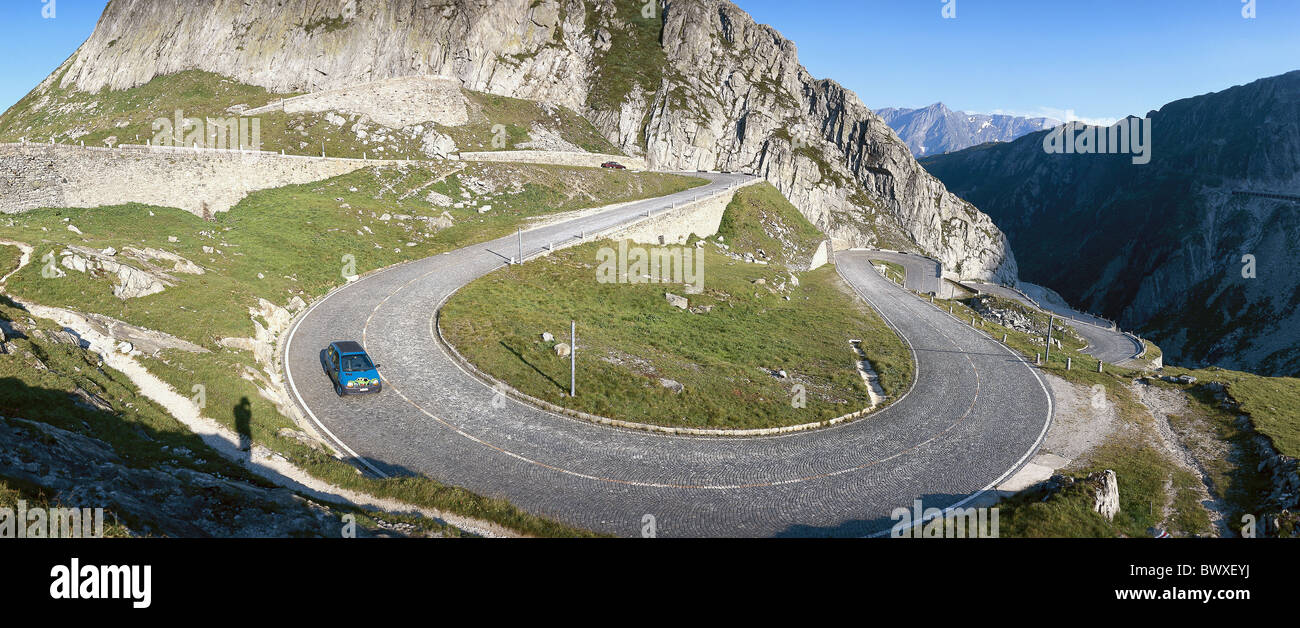 alte Auto Kfz Bergen gepflastert Gotthard Schweiz Europa Kurven Kurve Mountain Pass Kanton Uri mea Stockfoto