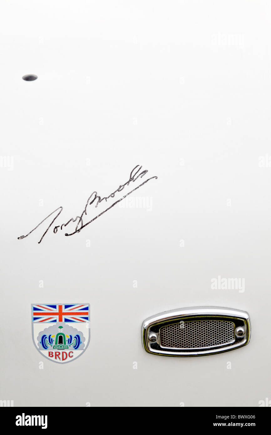 Signierte Tony Brookes. Healey Silverstone im Jahr 2010 beim Goodwood Revival, Sussex, England, UK. Stockfoto