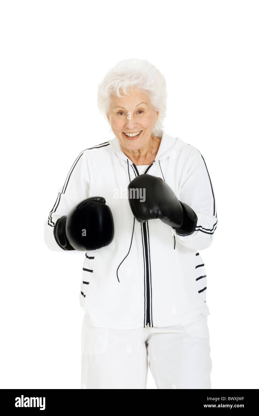 ältere Frau mit Boxhandschuhen Stockfoto