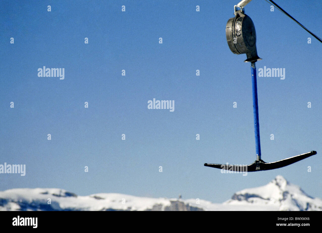 Berge Kleiderbügel Kleiderbügel Aufzug Detail hängen Himmel Kanton Wallis leer Schweiz Europa Ski Skilift Va Stockfoto